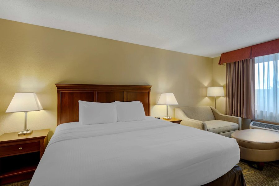 Best Western Plus Wooster Hotel Conference Center — Guest room