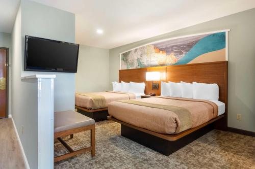 Best Western Plus Yakima Hotel — Guest room
