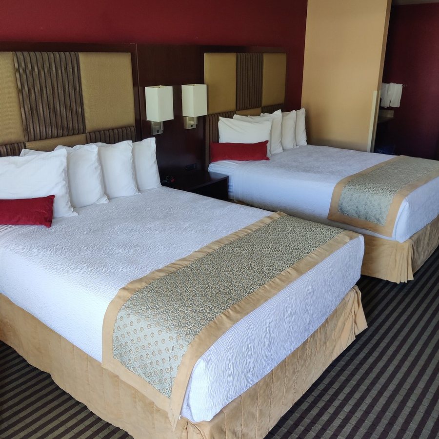 Best Western Plus Yosemite Way Station Motel — Guest room