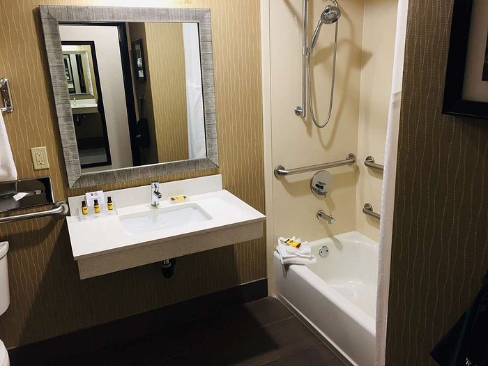 Best Western Pony Soldier Inn Airport — Bathroom