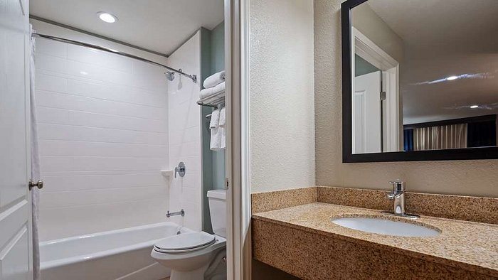 Best Western Port Aransas — Bathroom