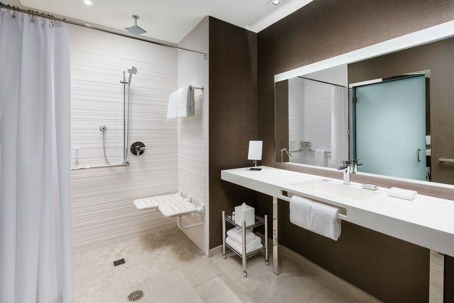 Best Western Portland West Beaverton — Bathroom