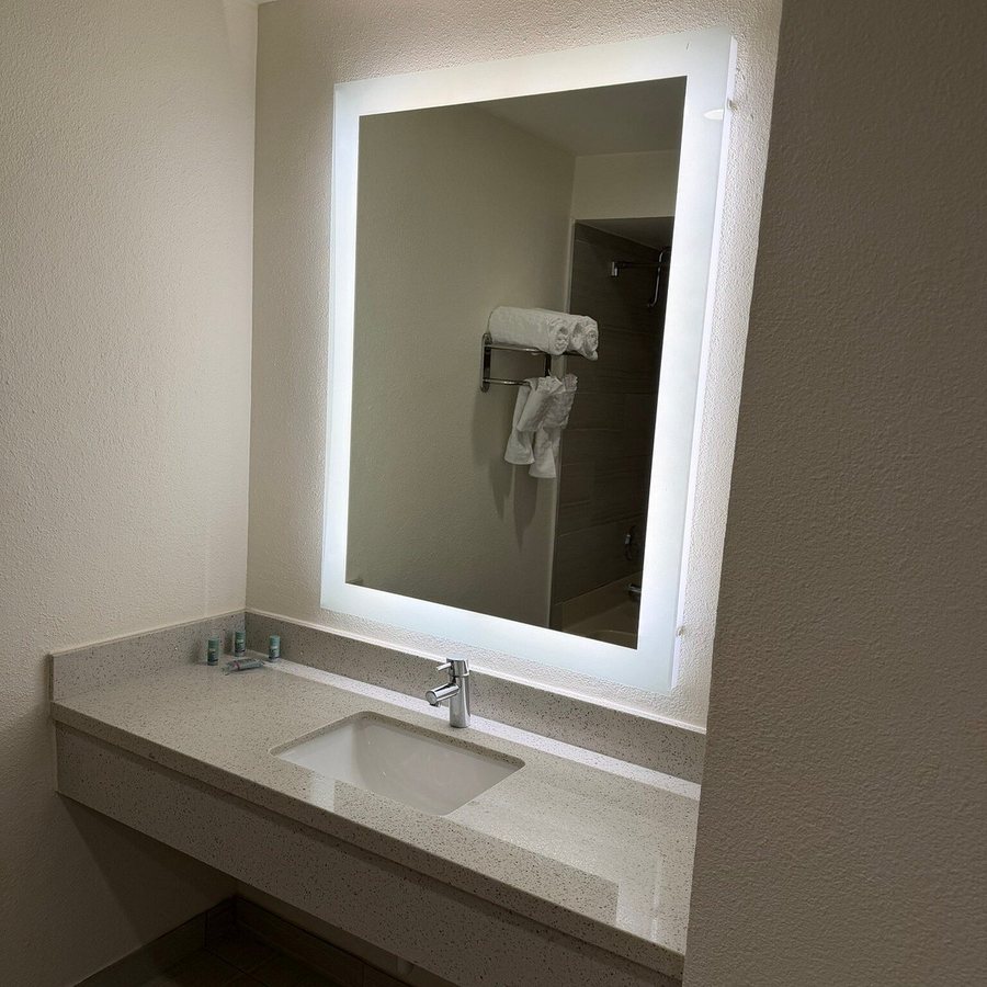 Best Western Posada Royale Hotel Suites — Bathroom