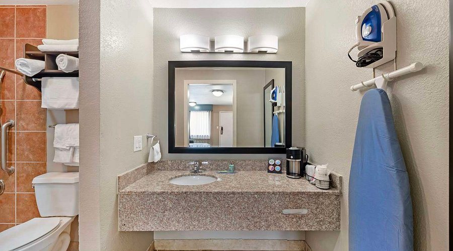 Best Western Post Oak Inn — Bathroom