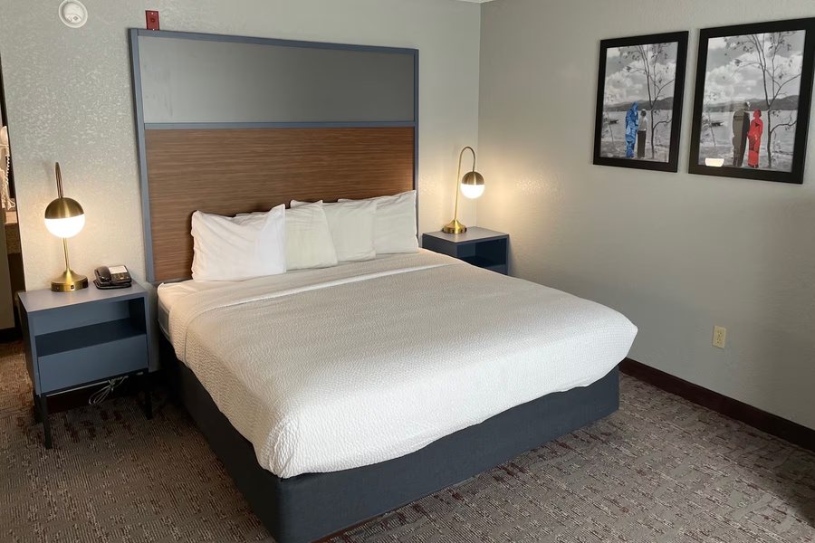 Best Western Premier Des Moines Ankeny Hotel — Guest room
