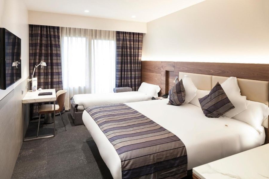 Best Western Premier Hotel Dante Barcelona Catalonia — Guest room