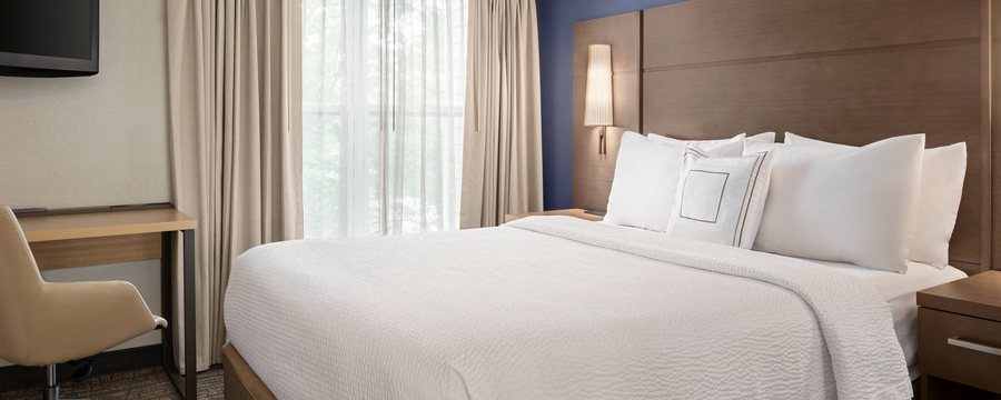 Best Western Premier Houston Northwest Willowbrook — Guest room