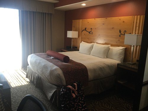 Best Western Premier Ivy Inn Suites — Guest room