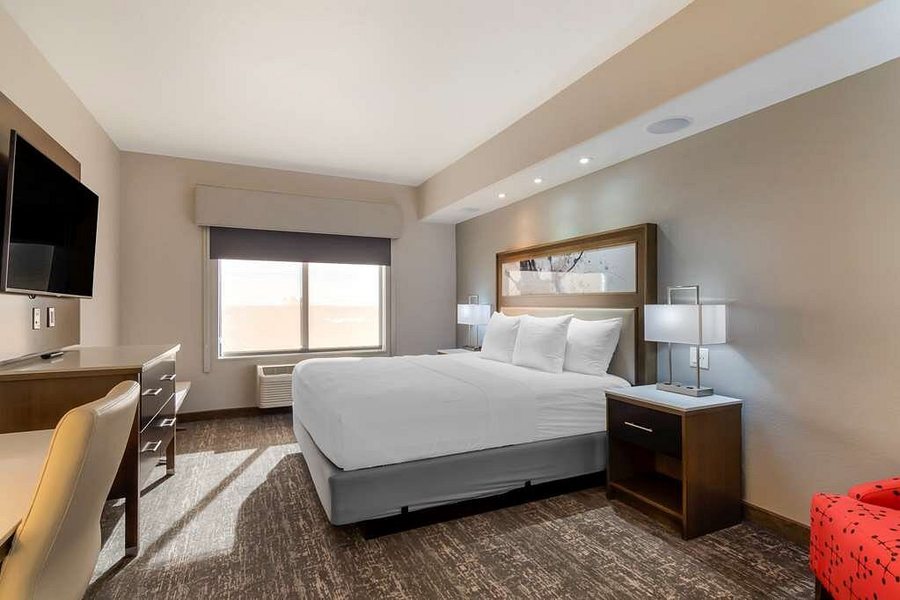 Best Western Premier Liberty Inn Suites — Guest room