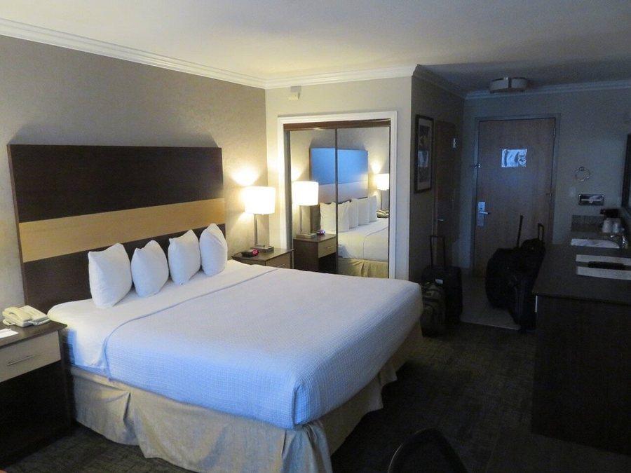 Best Western Premier NoHo Inn Los Angeles California — Guest room