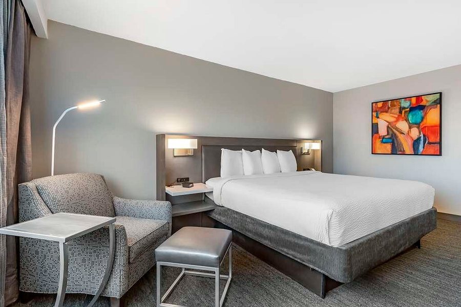 Best Western Premier Rockville Hotel Suites — Guest room