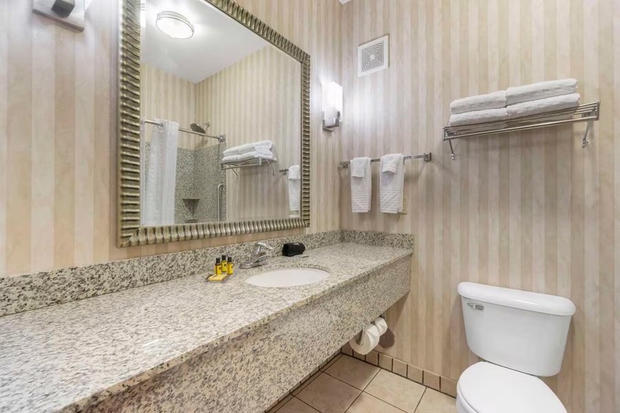 Best Western Rambler Motel — Bathroom
