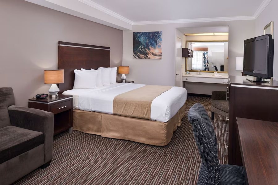 Best Western Redondo Beach Galleria Hotel Beach City LA — Guest room