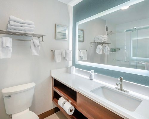 Best Western River Cities — Bathroom