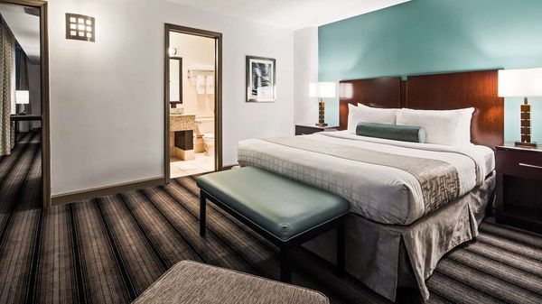 Best Western River North Hotel Chicago Illinois — Guest room