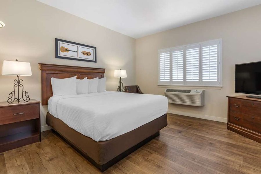 Best Western Rose Garden Inn — Guest room