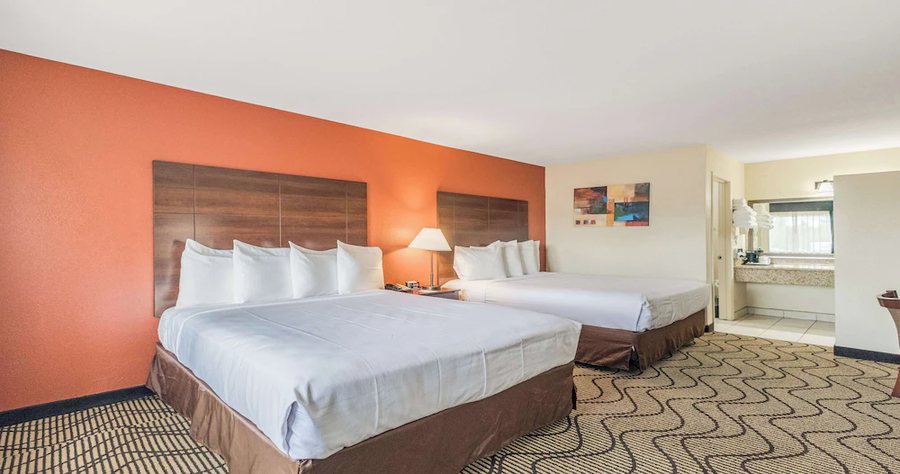 Best Western Roseville Inn — Guest room