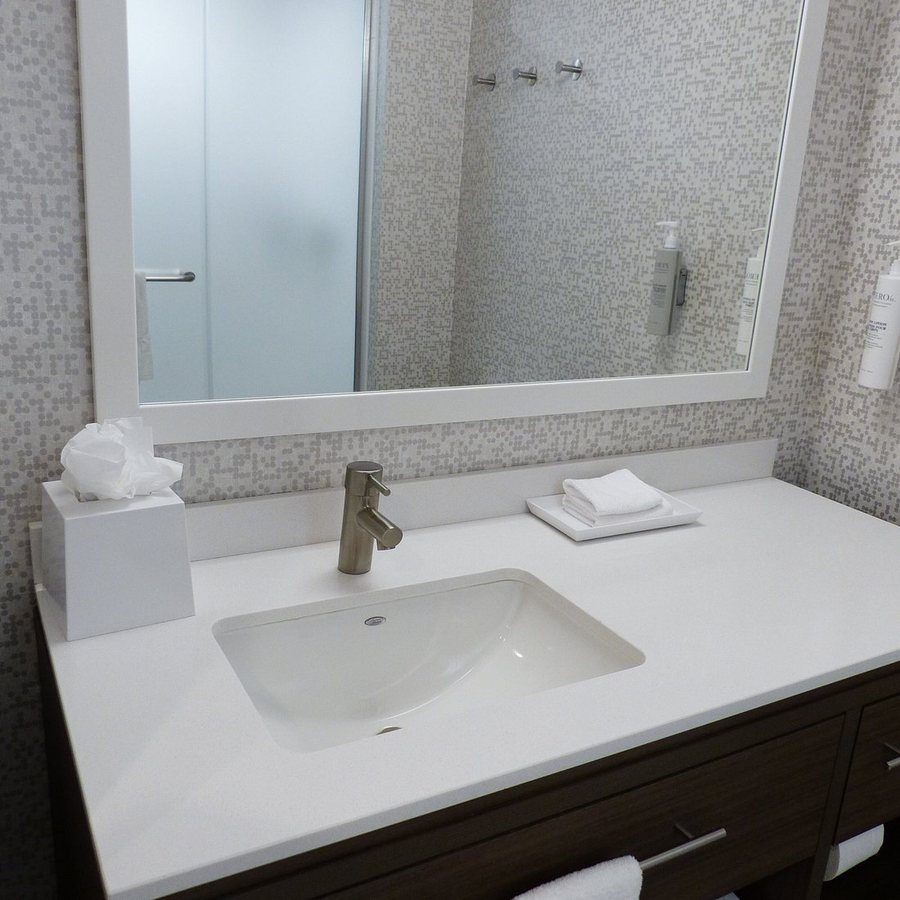 Best Western Shepherdsville Louisville South Hotel — Bathroom