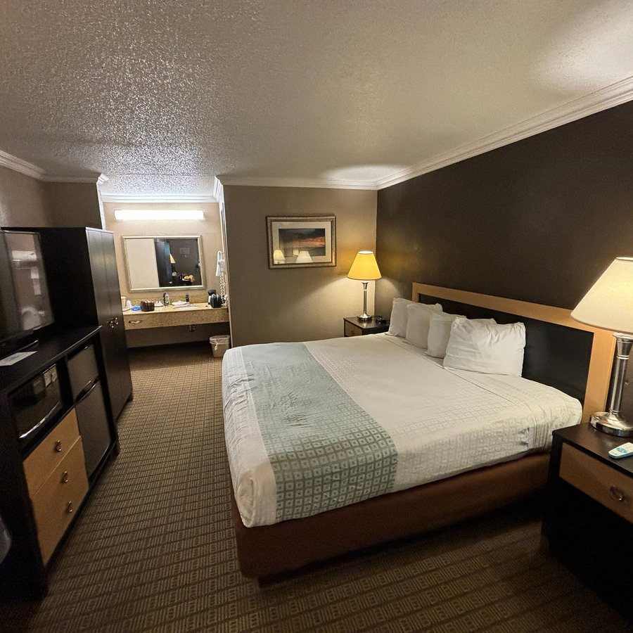 Best Western Smoky Mountain Inn — Guest room