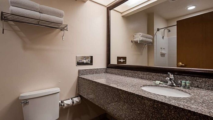 Best Western Socorro Hotel Suites — Bathroom