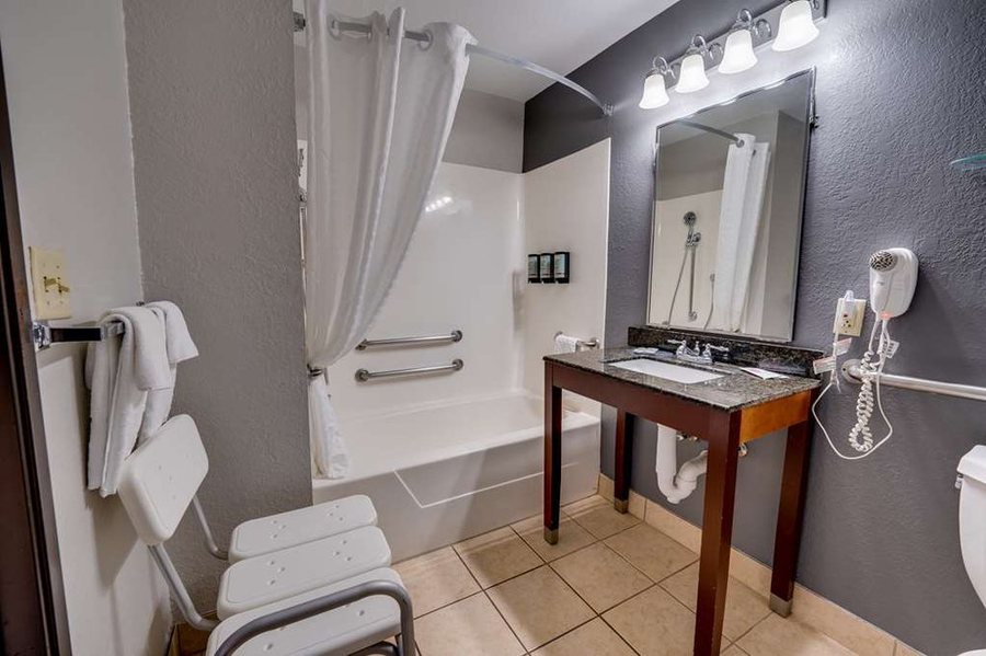 Best Western Somerset — Bathroom