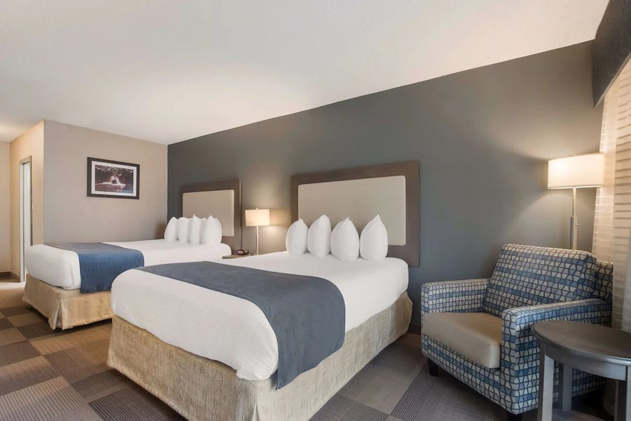 Best Western St Catharines Hotel Conference Centre — Guest room