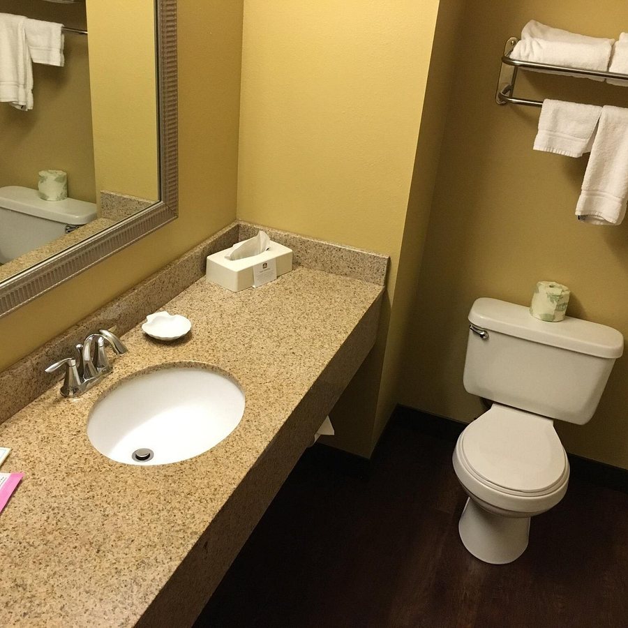 Best Western St Francisville Hotel — Bathroom