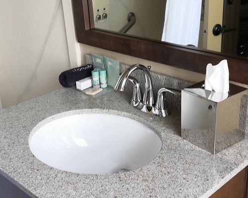 Best Western Sunset Inn — Bathroom