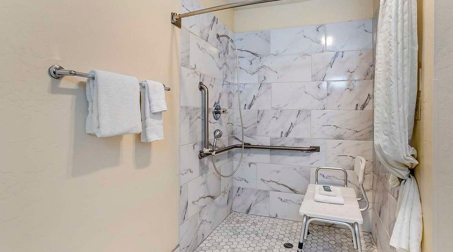 Best Western Superstition Springs Inn — Bathroom