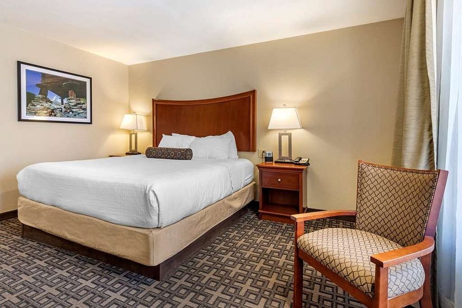 Best Western Swiss Clock Inn — Guest room