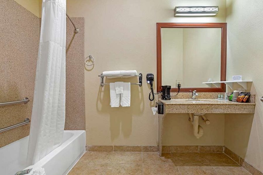 Best Western Texas City — Bathroom