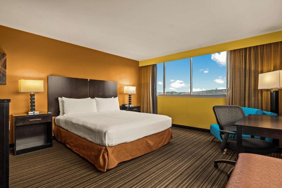 Best Western The Plaza Hotel Honolulu Airport — Guest room