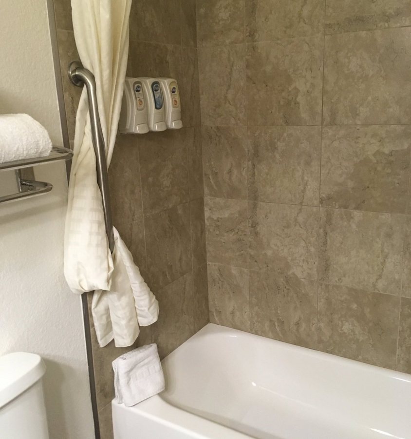 Best Western Tolleson Hotel — Bathroom