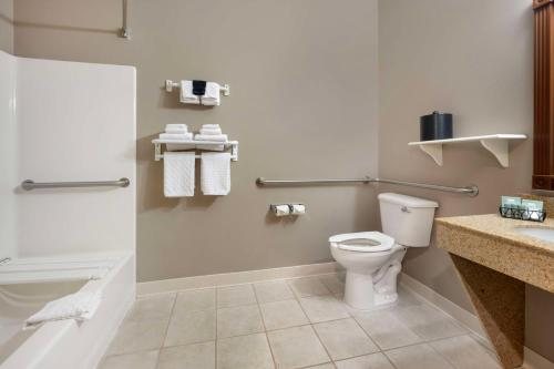 Best Western Torchlite — Bathroom