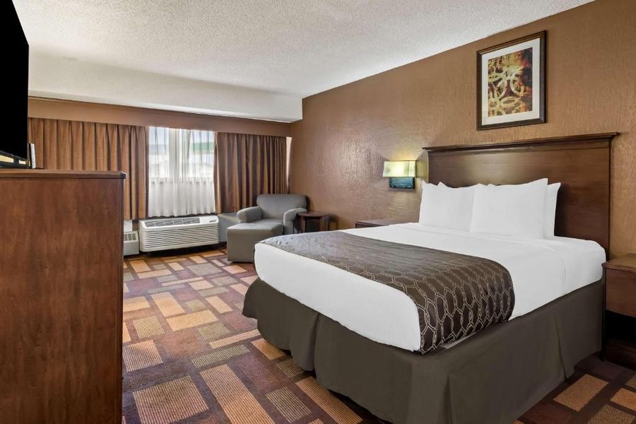 Best Western Tower West Lodge — Guest room