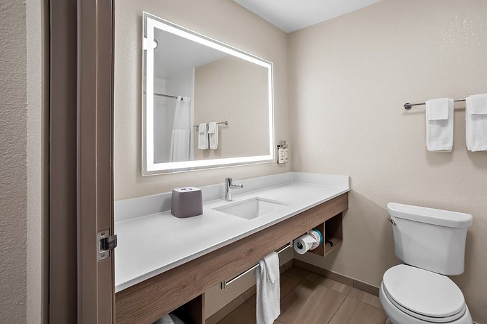 Best Western Tumwater Olympia Inn — Bathroom