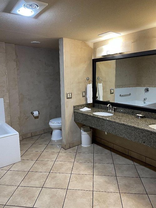 Best Western University Inn — Bathroom