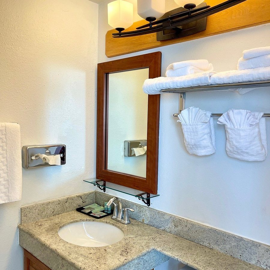 Best Western Valdez Harbor Inn — Bathroom
