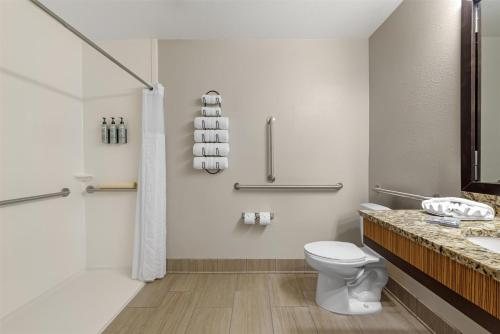 Best Western Vista Inn — Bathroom