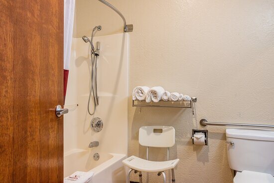 Best Western Windsor Inn — Bathroom