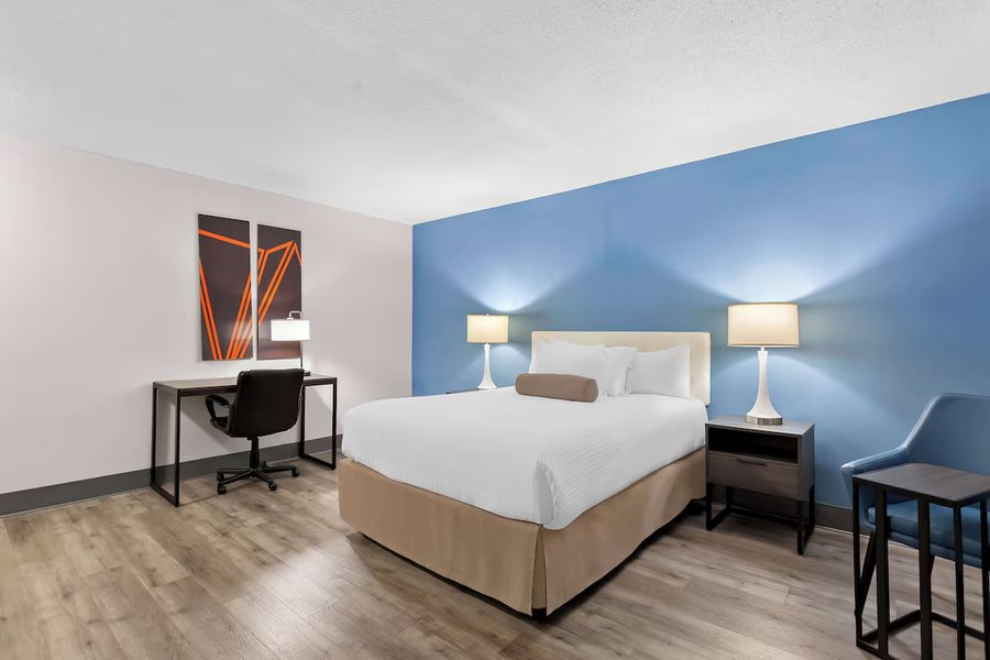 Best Western Windsor Suites — Guest room