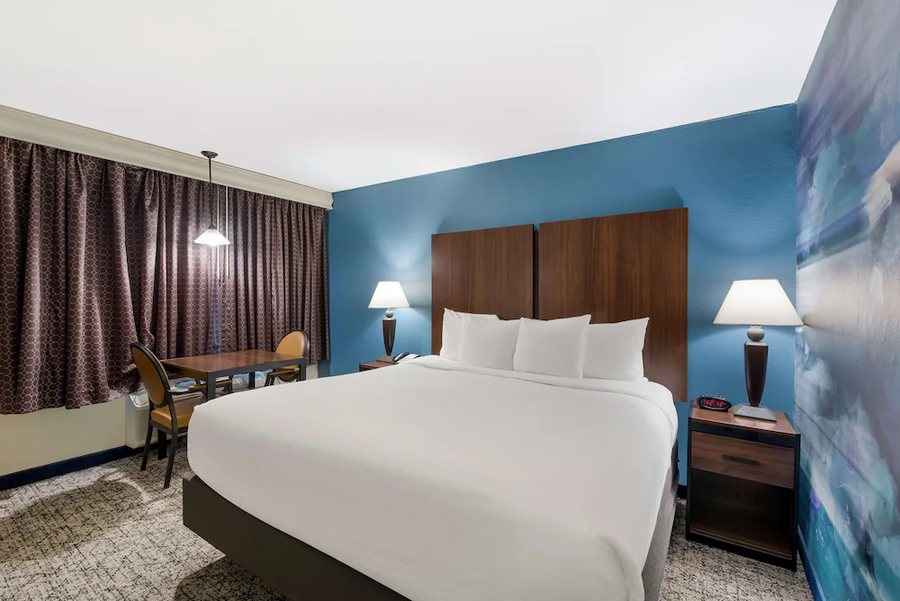 Best Western Winners Circle — Guest room
