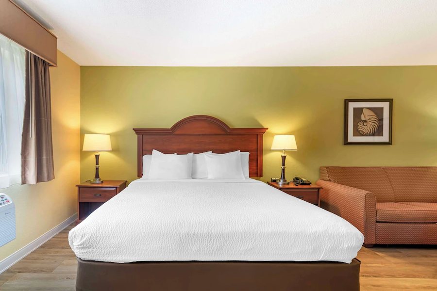 Best Western York Inn — Guest room