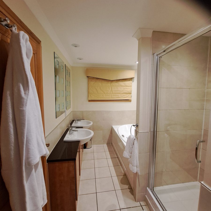 Bettles Lodge — Bathroom