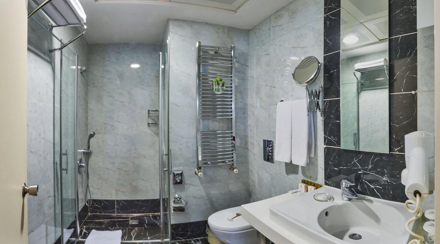 BeyazitHan Suites Istanbul — Bathroom