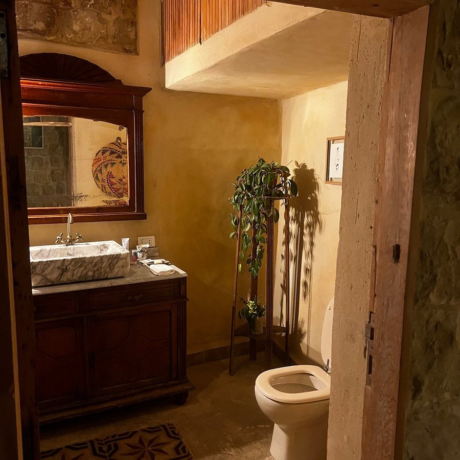 Beyt El Jabal — Bathroom