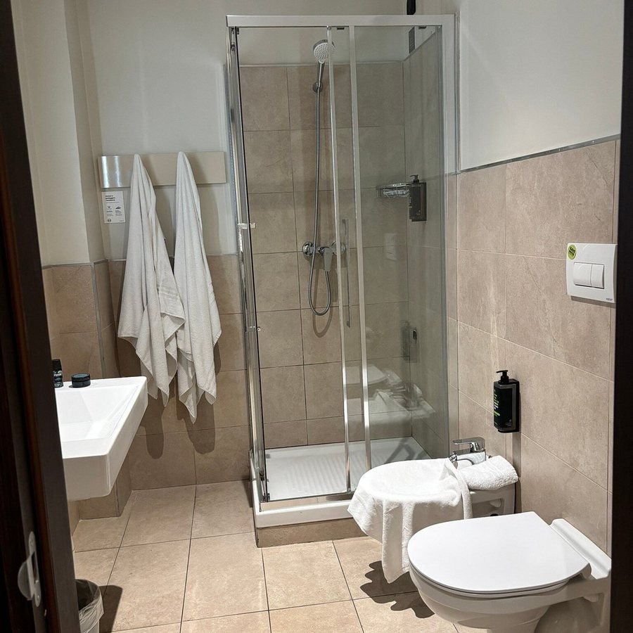 BH Hotel Roma — Bathroom