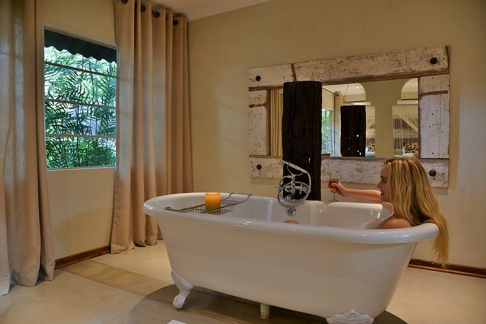 Bhejane Lodge — Bathroom