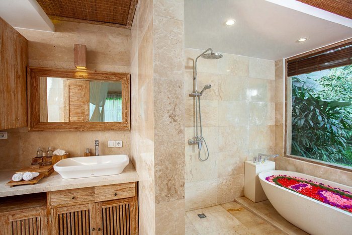 Bhuwana Ubud Hotel — Bathroom