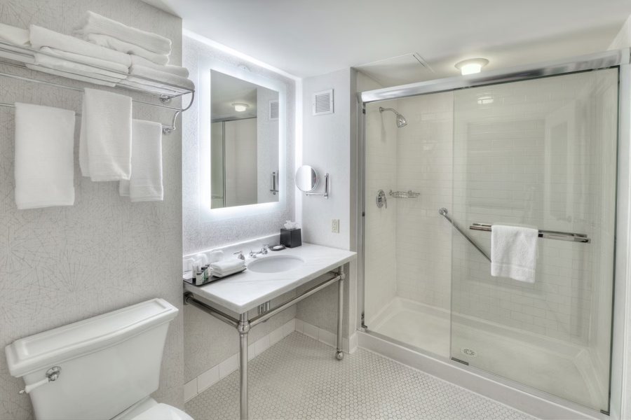 Biddle Street Inn — Bathroom